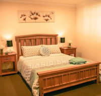 Oak Tree Cottage - Mundaring - Palm Beach Accommodation