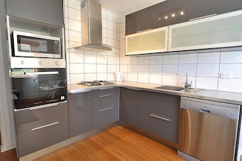 Alpine Haven 5 - Palm Beach Accommodation 6