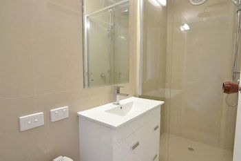 Alpine Haven 5 - Palm Beach Accommodation 2