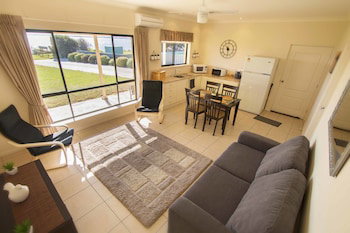 Pelican Perch Retreat - Palm Beach Accommodation 0