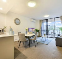 Charming  Spacious Living in a Serene Location - Palm Beach Accommodation