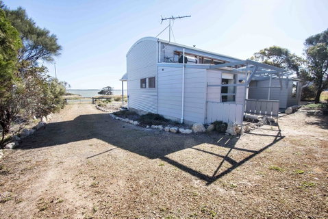 Coorong Aurora - Palm Beach Accommodation 0