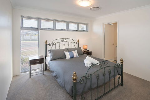 Gale House - Palm Beach Accommodation 3