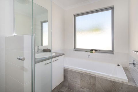 Gale House - Palm Beach Accommodation 7