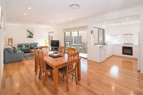 Gale House - Palm Beach Accommodation 5