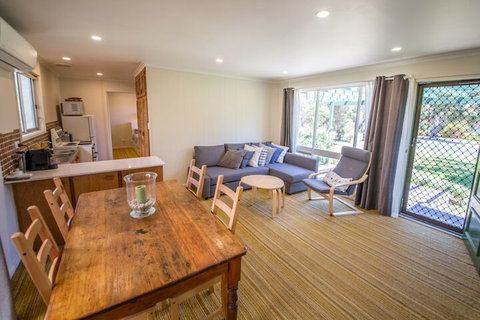 17 Broadbeach Drive - Palm Beach Accommodation 1