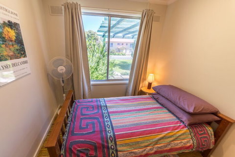 17 Broadbeach Drive - Palm Beach Accommodation 6