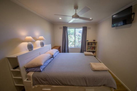 17 Broadbeach Drive - Palm Beach Accommodation 2