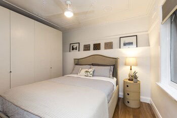 Art Deco 2 Bed Sydney & Darlinghurst Gem - Palm Beach Accommodation 2