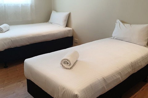 The Bay Apartment - Palm Beach Accommodation 4