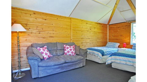 MY Fair Lady External Bathroom PET Friendly - Palm Beach Accommodation 3