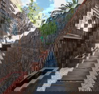 The Jetty Beach Apartment by Ready Set Host - Palm Beach Accommodation