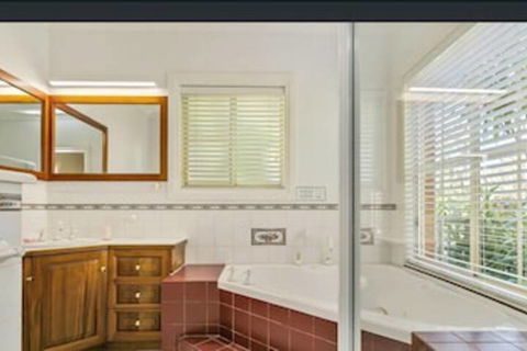 Angaston House - Palm Beach Accommodation 1