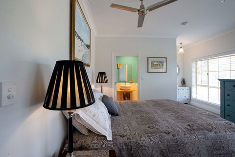 Angaston House - Palm Beach Accommodation 2