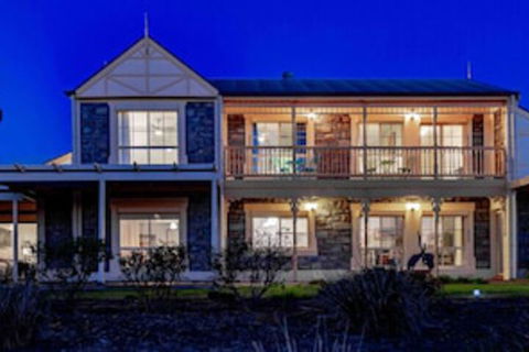 Angaston House - Palm Beach Accommodation 0