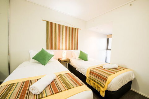 CBD African Charm, Story Bridge & River Views - Palm Beach Accommodation 6