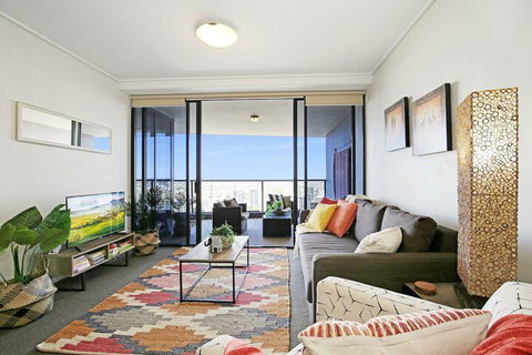 CBD African Charm, Story Bridge & River Views - Palm Beach Accommodation 3