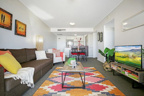 CBD African Charm, Story Bridge & River Views - Palm Beach Accommodation 4