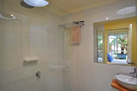 THE Sails 4 Linen Included Central Location - Palm Beach Accommodation 2