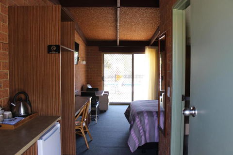 Alexandra Motor Inn Victoria Aus - Palm Beach Accommodation 1