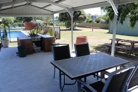 Alexandra Motor Inn Victoria Aus - Palm Beach Accommodation 3