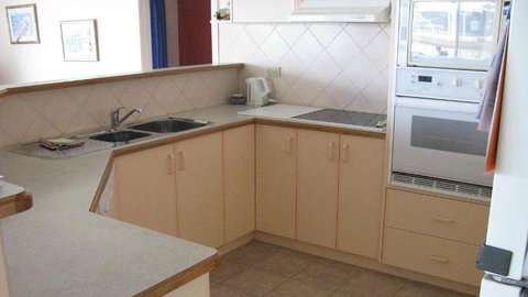 QUAYS 6 - Palm Beach Accommodation 4