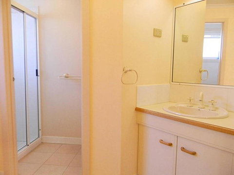 QUAYS 6 - Palm Beach Accommodation 7