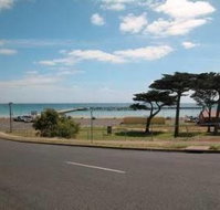 Portarlington Holiday Units  Pool - Palm Beach Accommodation