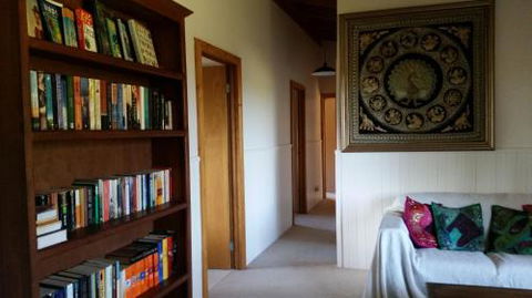 Alps Lodge - Palm Beach Accommodation 5
