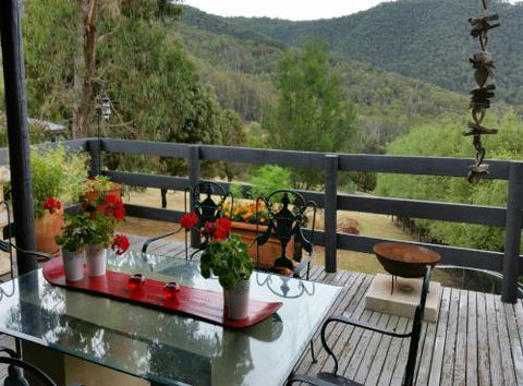 Alps Lodge - Palm Beach Accommodation 6