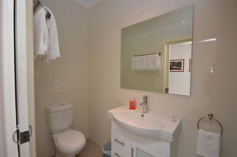 The Old Saddlery - Palm Beach Accommodation 2