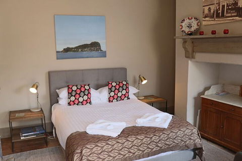 Robinson Cottage - Palm Beach Accommodation 6