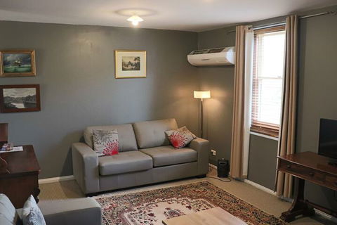 Robinson Cottage - Palm Beach Accommodation 5