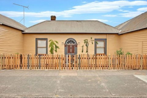 Robinson Cottage - Palm Beach Accommodation 0