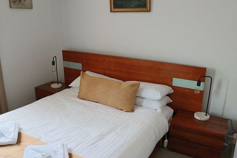 Robinson Cottage - Palm Beach Accommodation 2