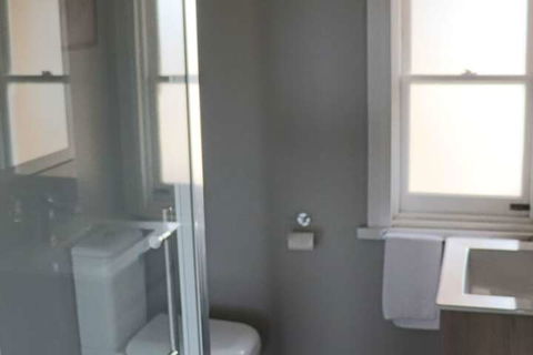 Robinson Cottage - Palm Beach Accommodation 4