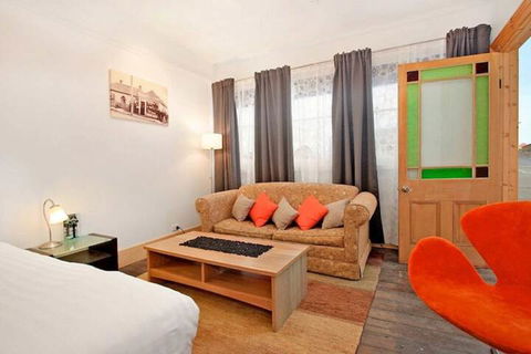 Robinson Cottage - Palm Beach Accommodation 3