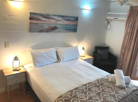 Bargara Shoreline Serviced Apartments - Palm Beach Accommodation 5