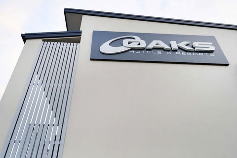 Oaks Middlemount Suites - Palm Beach Accommodation 5