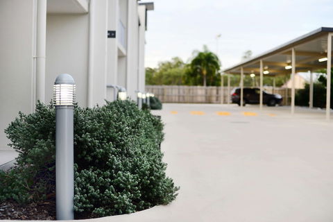 Oaks Middlemount Suites - Palm Beach Accommodation 0