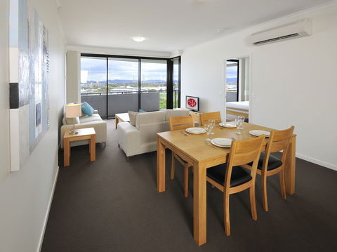 Apartments G60 Gladstone - Palm Beach Accommodation 1