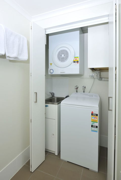 Apartments G60 Gladstone - Palm Beach Accommodation 2