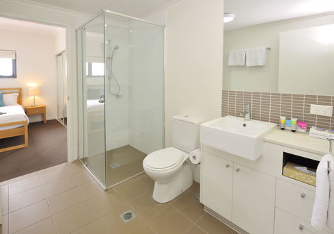 Apartments G60 Gladstone - Palm Beach Accommodation 4