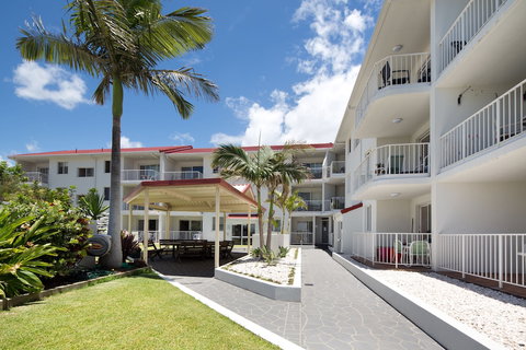 Burleigh Point Holiday Apartments - Palm Beach Accommodation 1