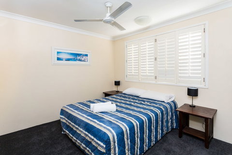 Burleigh Point Holiday Apartments - Palm Beach Accommodation 3
