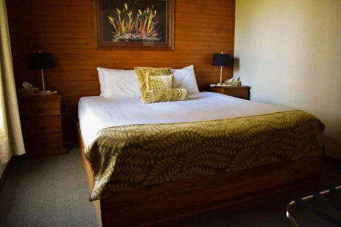 Clarendon Chalets - Palm Beach Accommodation 2
