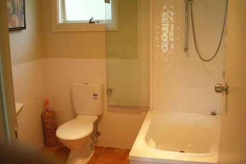 Clarendon Chalets - Palm Beach Accommodation 3