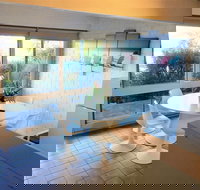 Pacific Heights Holiday Apartments  Munn's Tower House - Palm Beach Accommodation