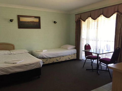 Homestead Motel - Palm Beach Accommodation 6