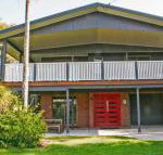 Red Door Beach House Marcoola Beach PET FRIENDLY FOXTEL WIFI 500 BOND Linen Supplied - Palm Beach Accommodation